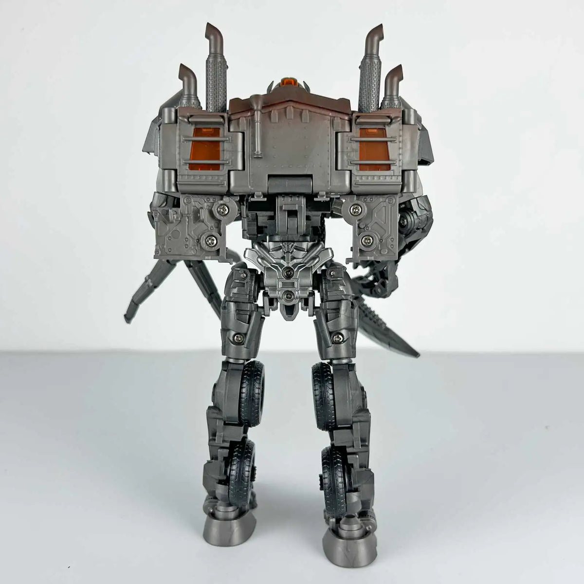 Transformers Scourge Studio Series-figuur, 18 cm — Accessoireset in wit en grijs