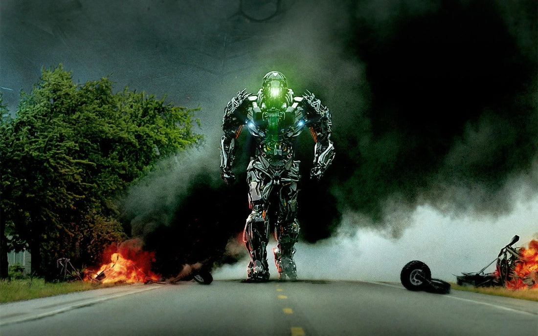 Robot géant argenté avec yeux verts, marche sur route fumée, motos en feu autour – Transformers.