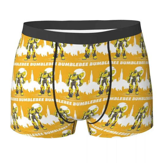 Boxer jaune orné de motifs Bumblebee debout sur fond de ville, style comics – Transformers.