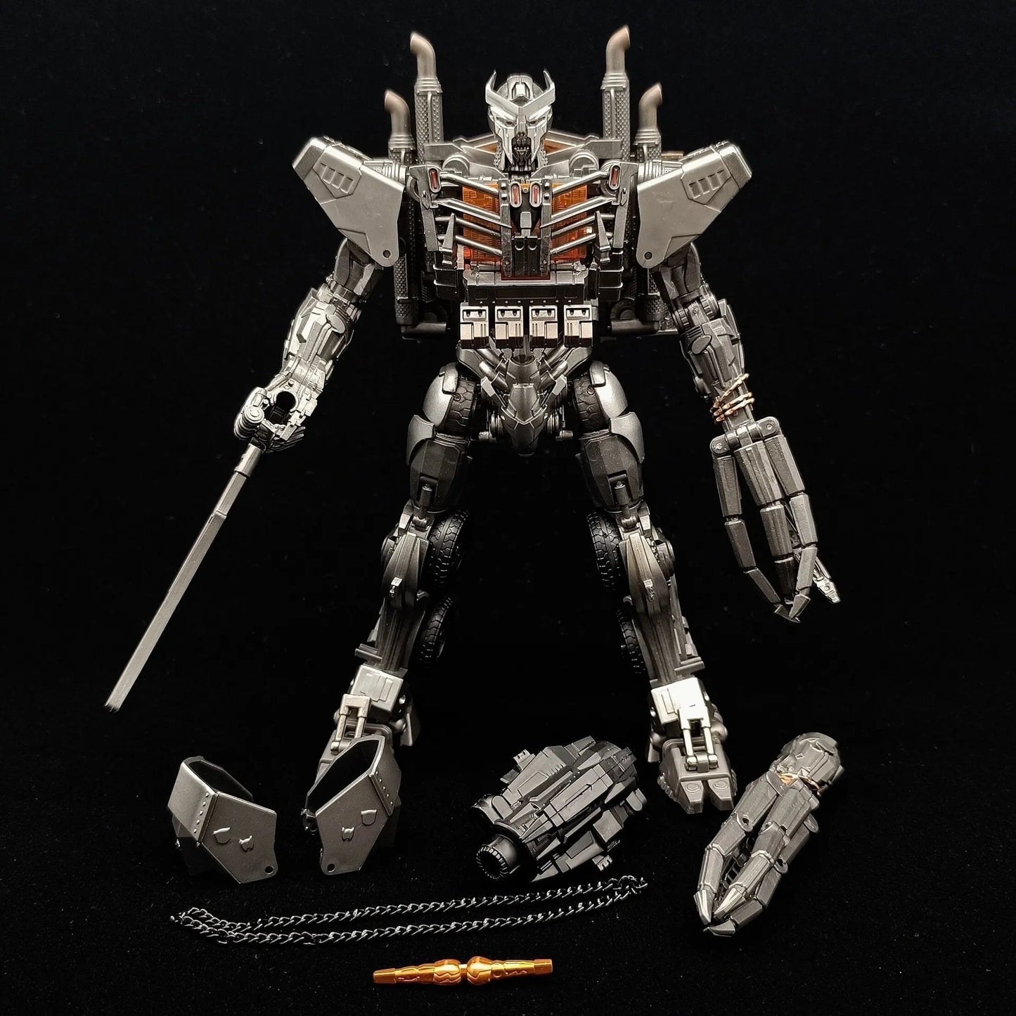Transformers-figuur Scourge met zwaard in het licht TW1031 — Chromen gevechtsmodus als oplegger
