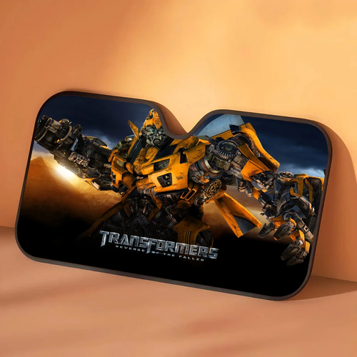 Transformers-zonwering Bumblebee in nachtelijk duel — autosolbescherming met gevecht in de schemering