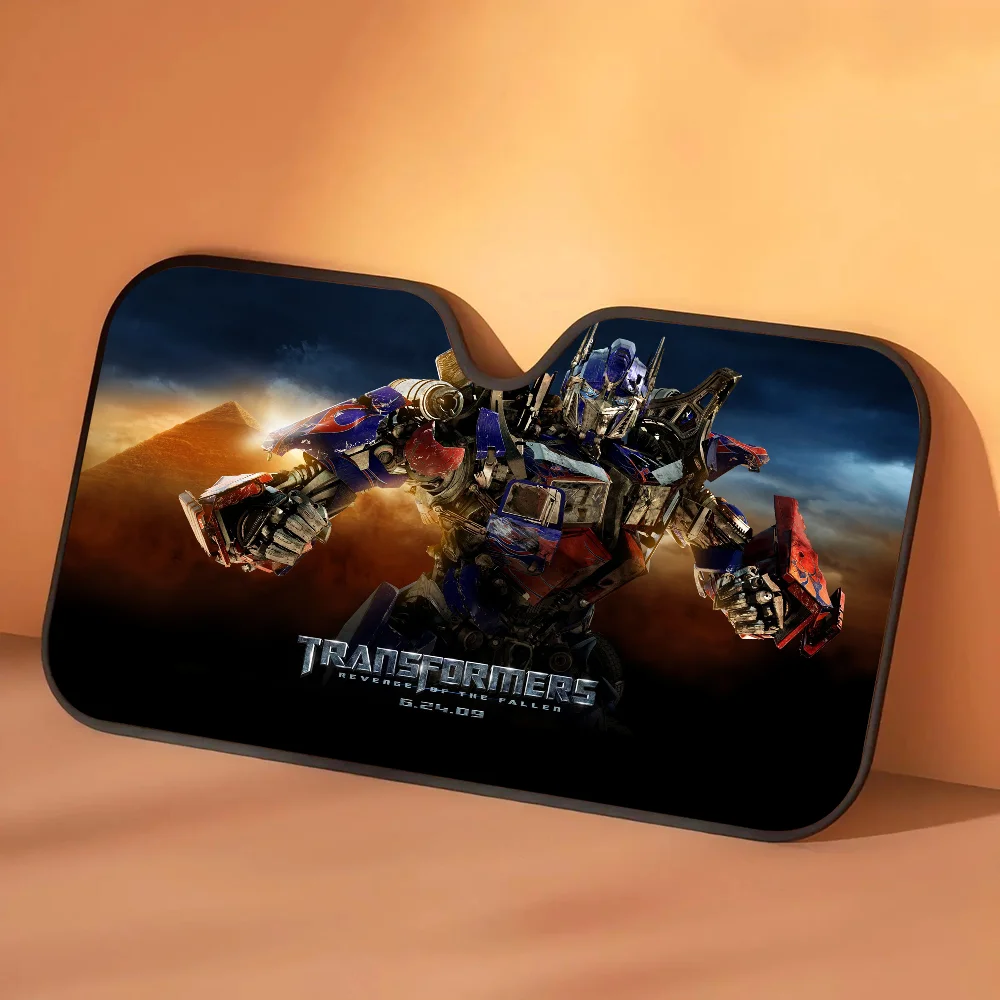 Transformers-zonwering Optimus Prime in zandstorm — autosolbescherming met goudkleurig woestijnthema