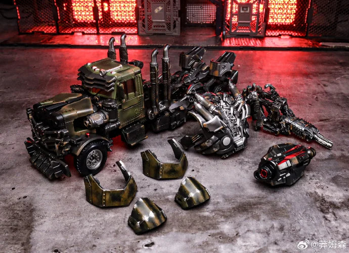 Transformers-figuur Scourge met gouden patina — Gedetailleerde buste in roestige uitvoering