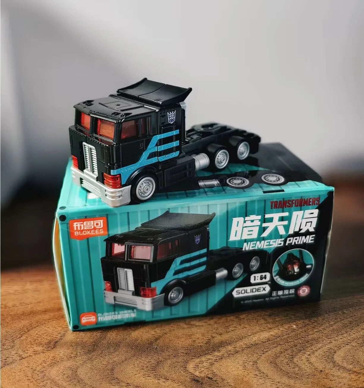 Transformers-figuur Nemesis Prime Blokees Gearticuleerd — Donker Robot Compleet Coffret