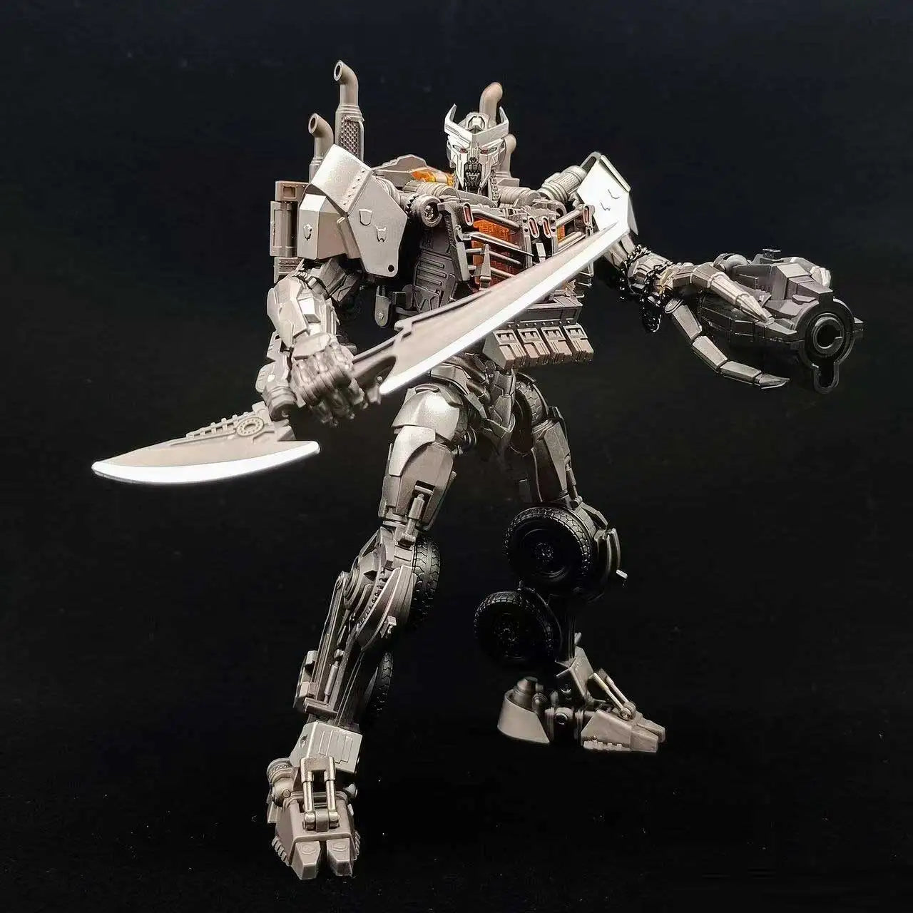 Transformers-figuur Scourge Beast Mode TW1031 — Chromen viervoeter met complete accessoires