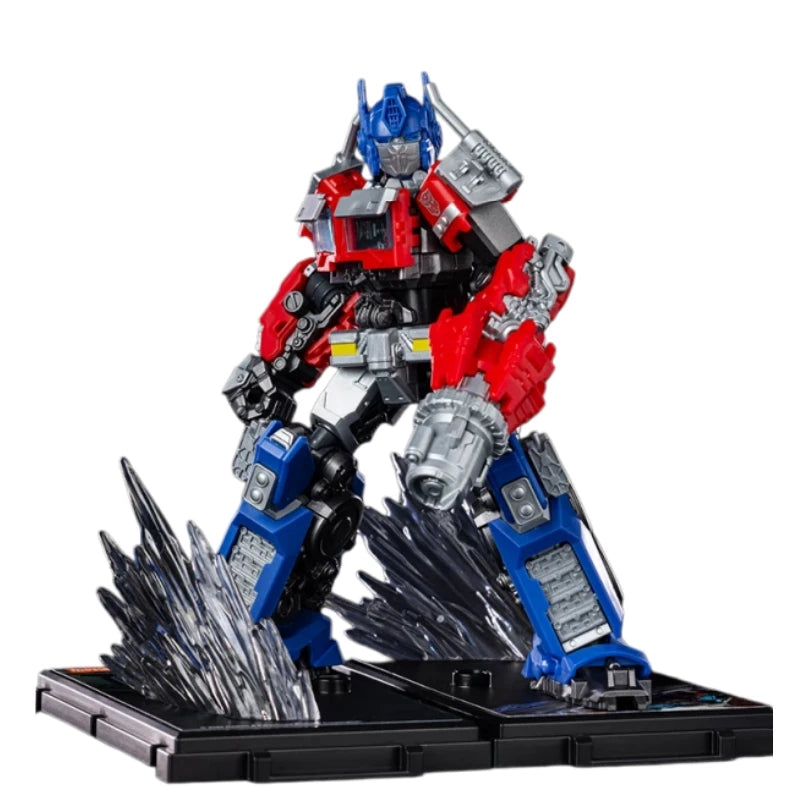 Klassieke Transformers-figuur Optimus Prime — rode en blauwe stenen, zwaard in het volle licht