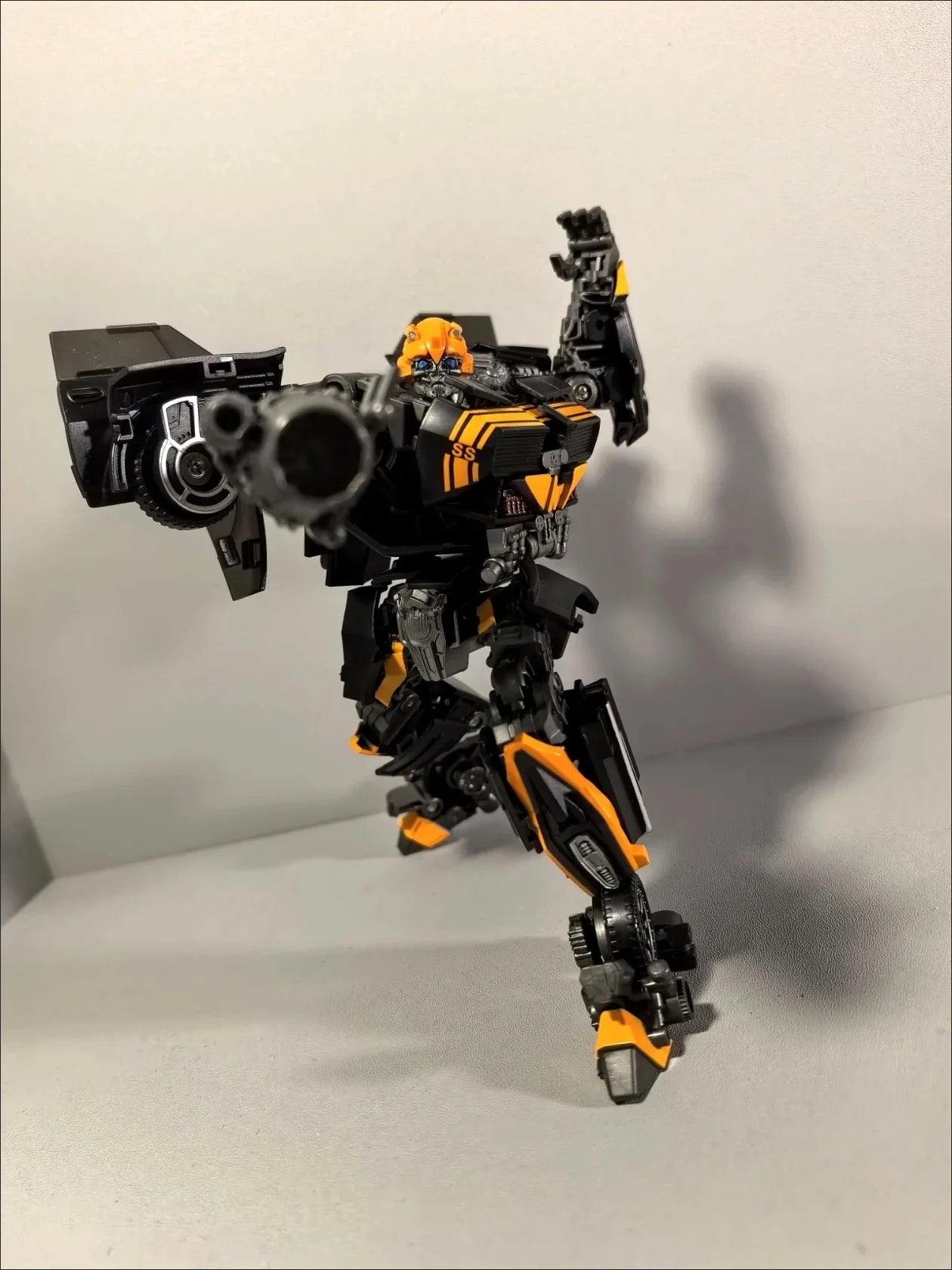 Transformers-figuur Bumblebee Black Bee TW1038 — Zwarte en oranje krijgereditie
