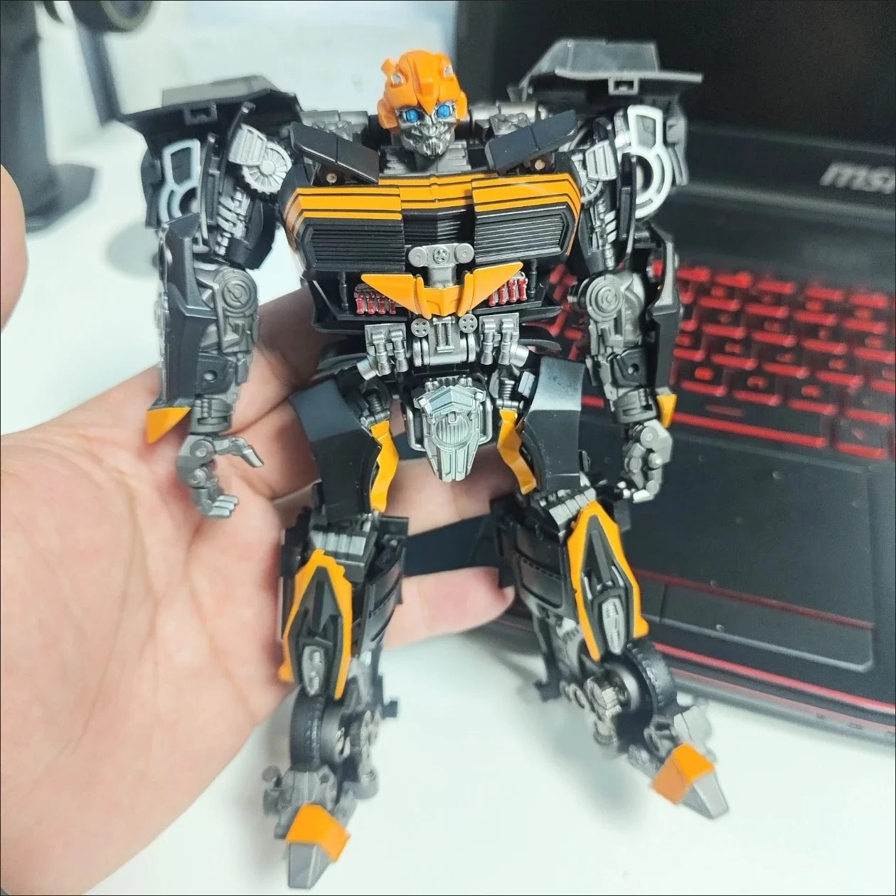 Transformers-figuur Bumblebee Black Bee TW1038 — Zwarte en oranje krijgereditie