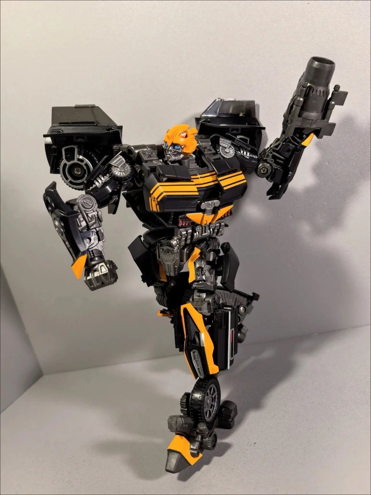 Transformers-figuur Bumblebee Black Bee TW1038 — Zwarte en oranje krijgereditie